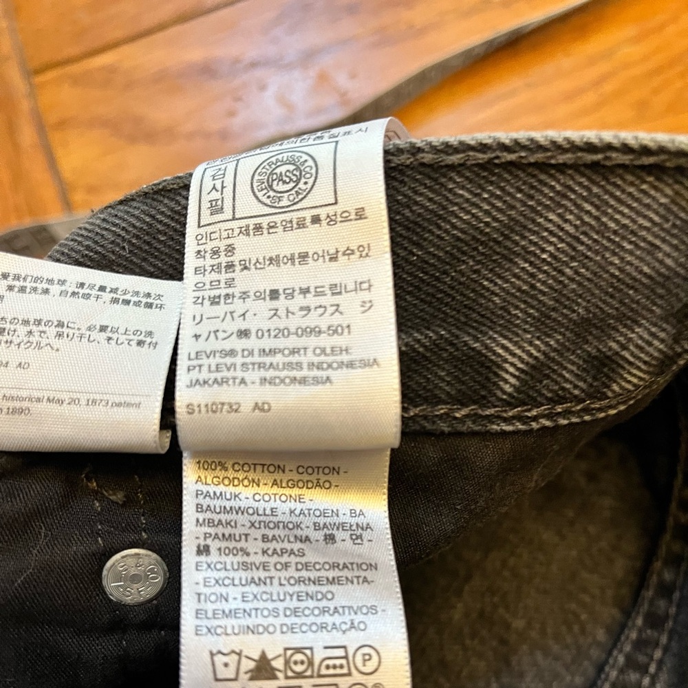 Levi’s Black Middy Straight Jeans - Picture 7 of 8